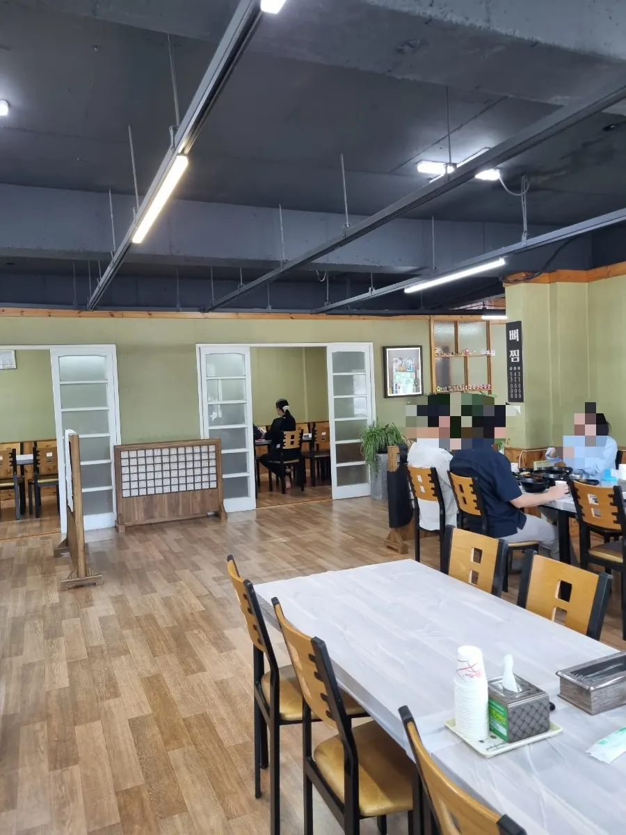 Interior of Seommaeul with diners eating