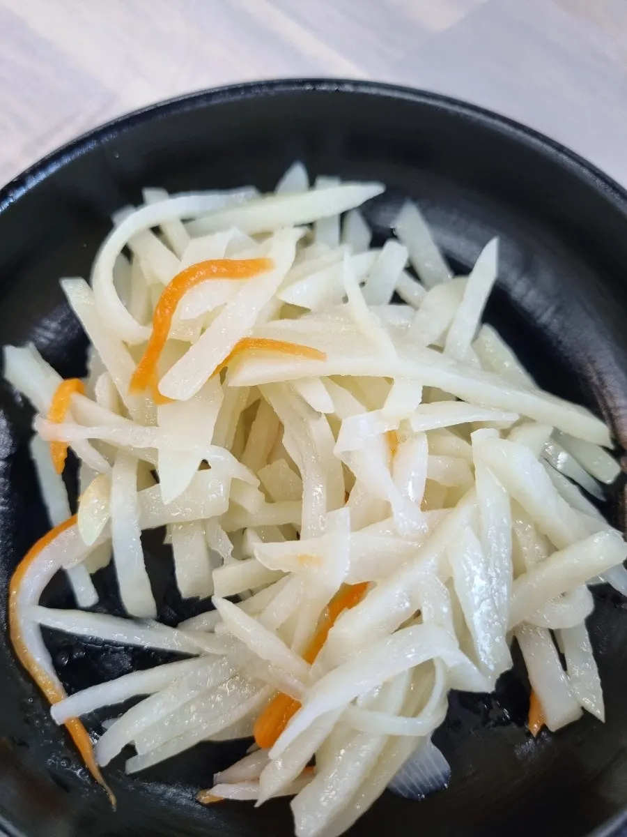 One plate of side dishes at Seommaeul