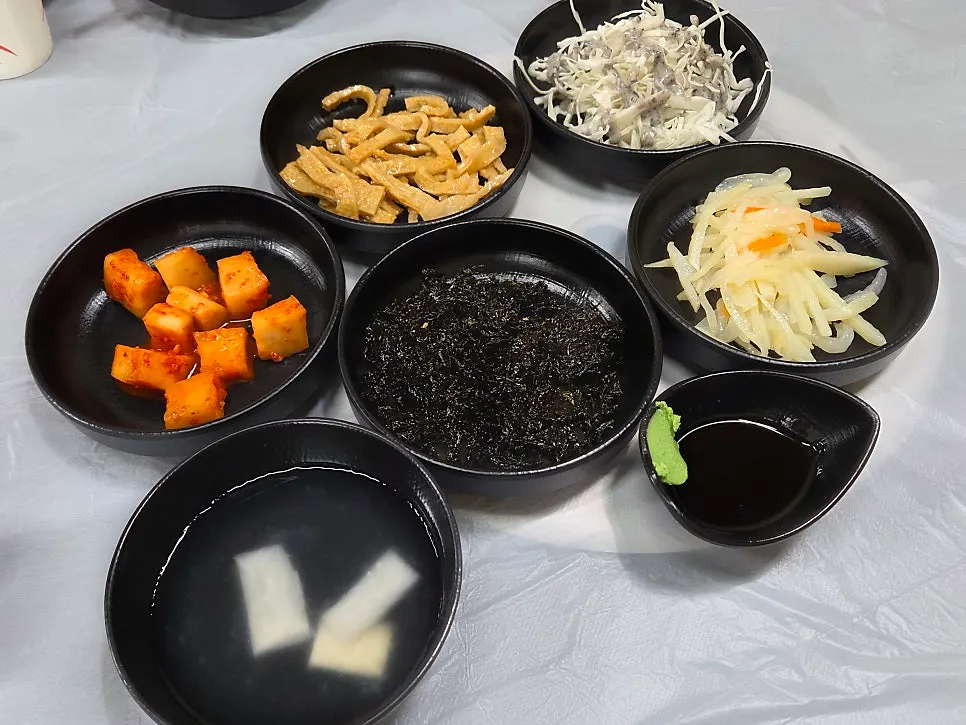 섬마을 기본 반찬 세팅