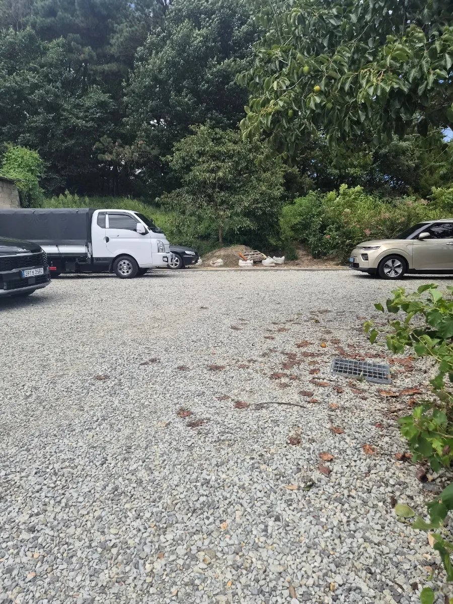 Parking space in front of Seommaeul