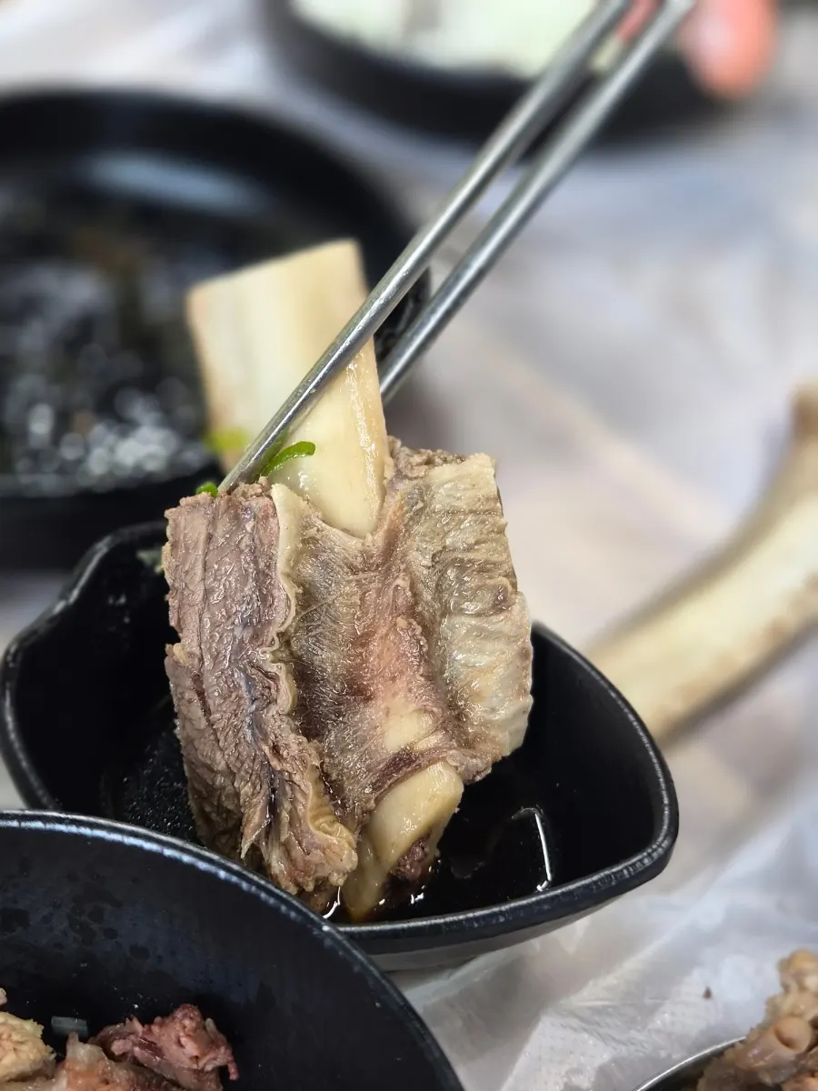 Mild galbitang broth with rib meat
