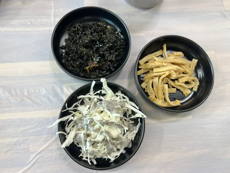 Gim-jaban, salad and fish cake stir-fry among the 6 side dishes