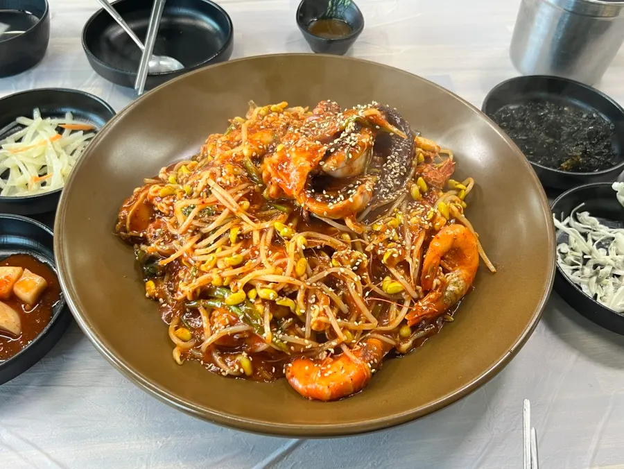 Seommaeul's haemuljjim served piled high on the plate