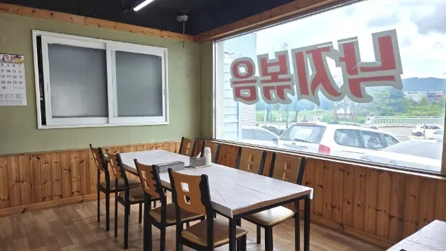 View of the floor seating hall at Seommaeul