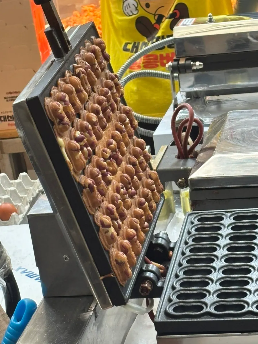 통땅콩을 넣어 만드는 땅콩빵 과정