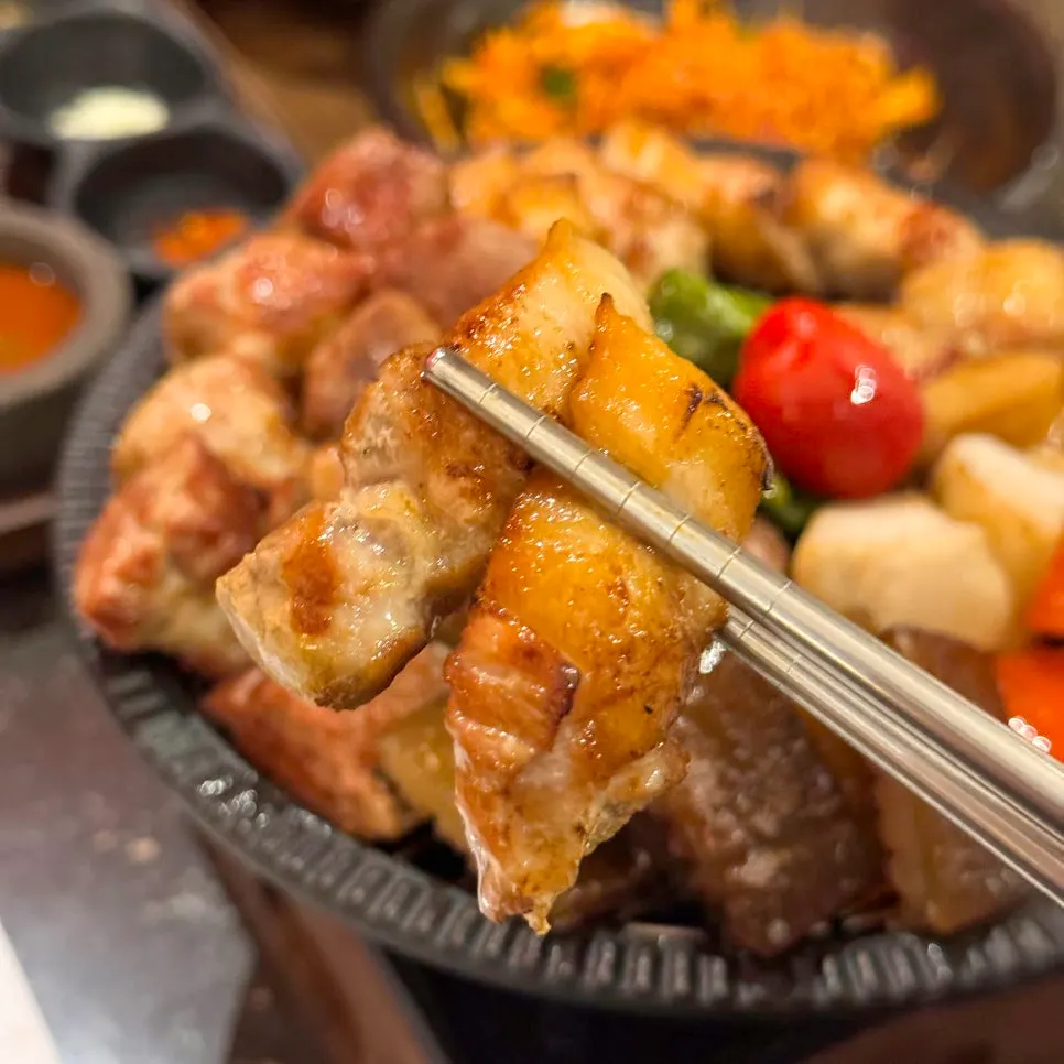 통돼지 반마리 세트 고기 구이