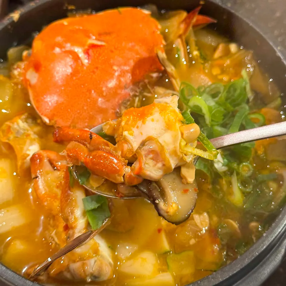 황게가 들어간 황된장찌게 한 상