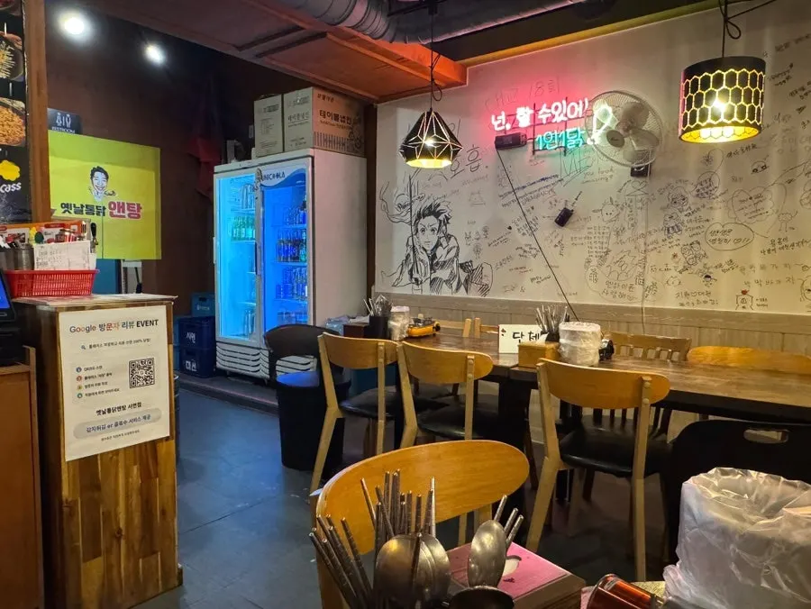 편하게 앉아 먹기 좋은 테이블 자리
