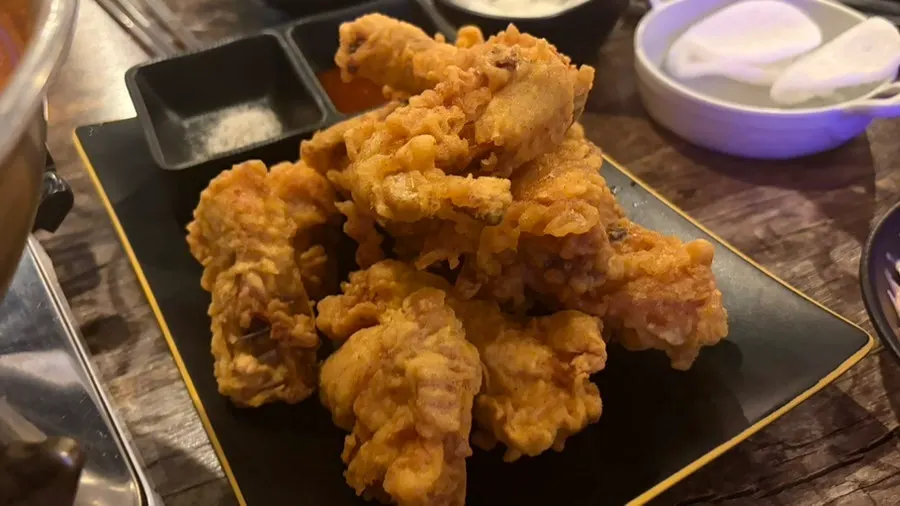 Half a serving of old-style fried chicken from the Aentang Set