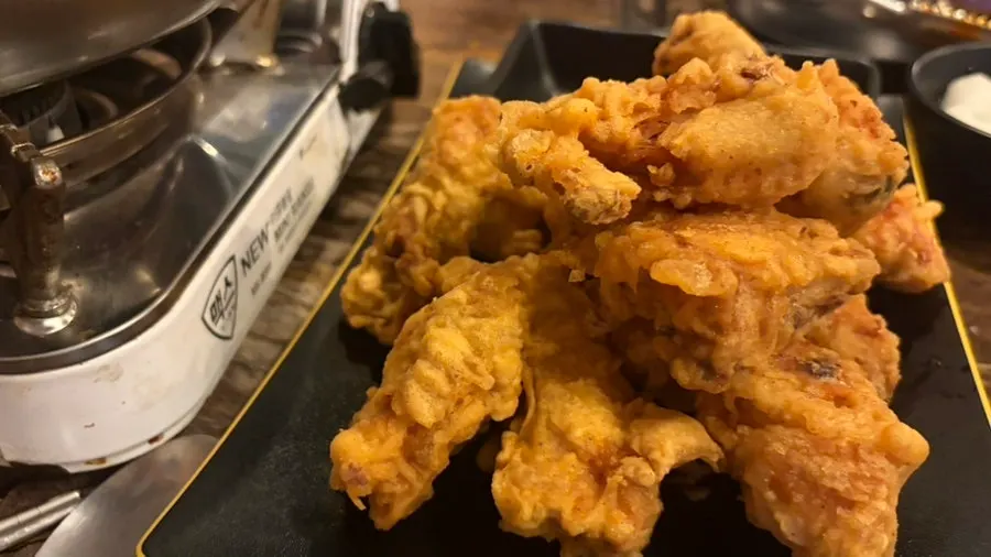 Picking up a piece of old-style fried chicken