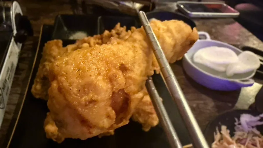 Switching between dakdoritang and old-style fried chicken during the meal
