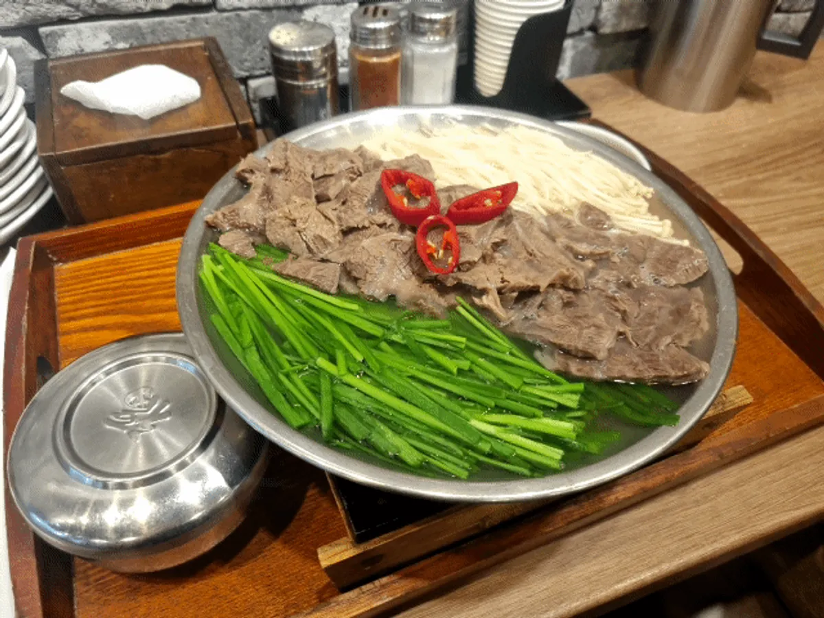 미니화로에 올라간 아롱사태수육 소 상차림