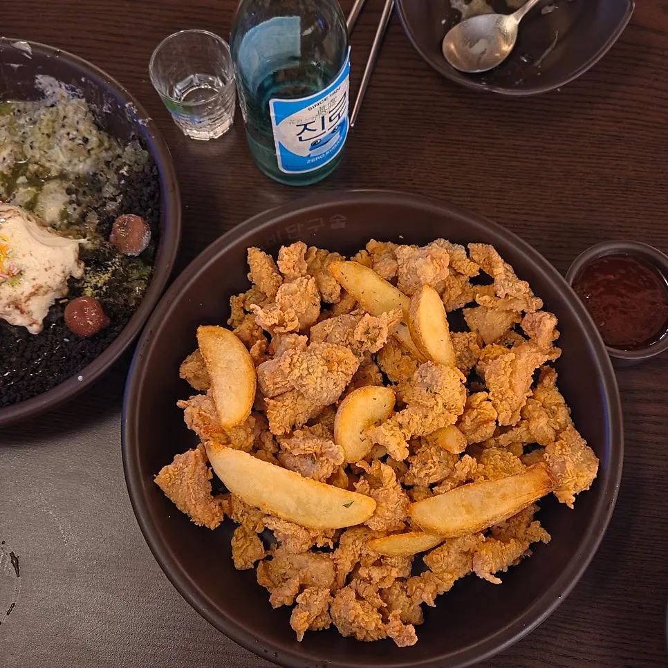 Table spread of snacks and soju at Bidangusul Seomyeon