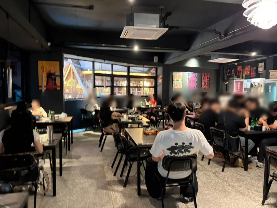 The spacious 2nd floor interior of Yuumangju Seomyeon Branch