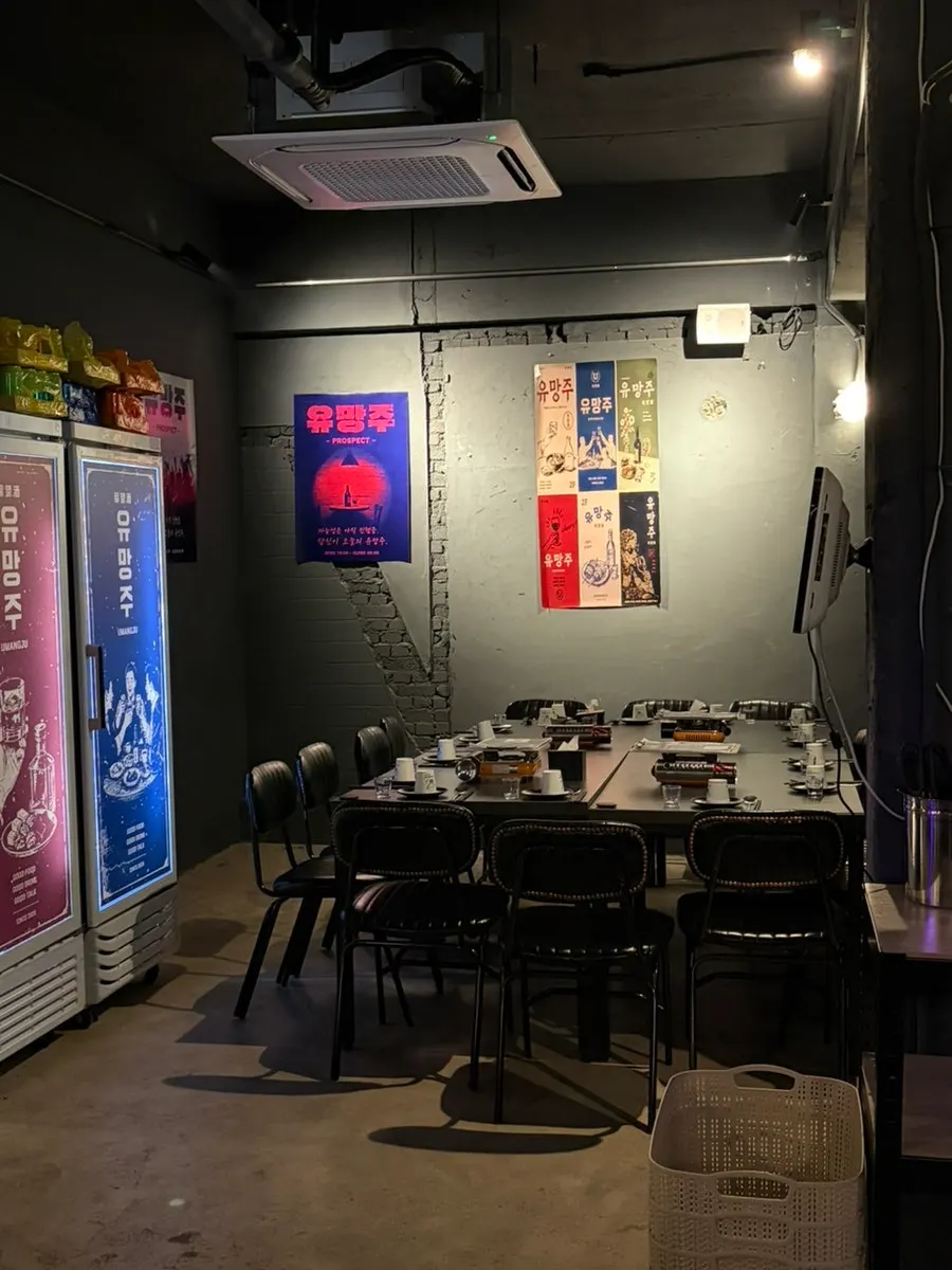 The group seating area toward the back of Yuumangju Seomyeon Branch