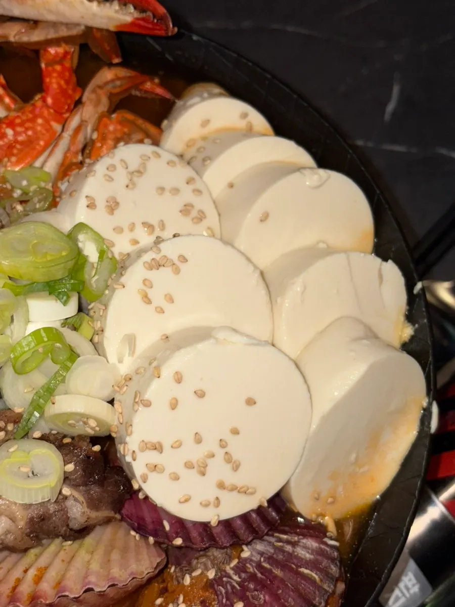 Seasonal blue crab and red mussels topping the seafood hot pot