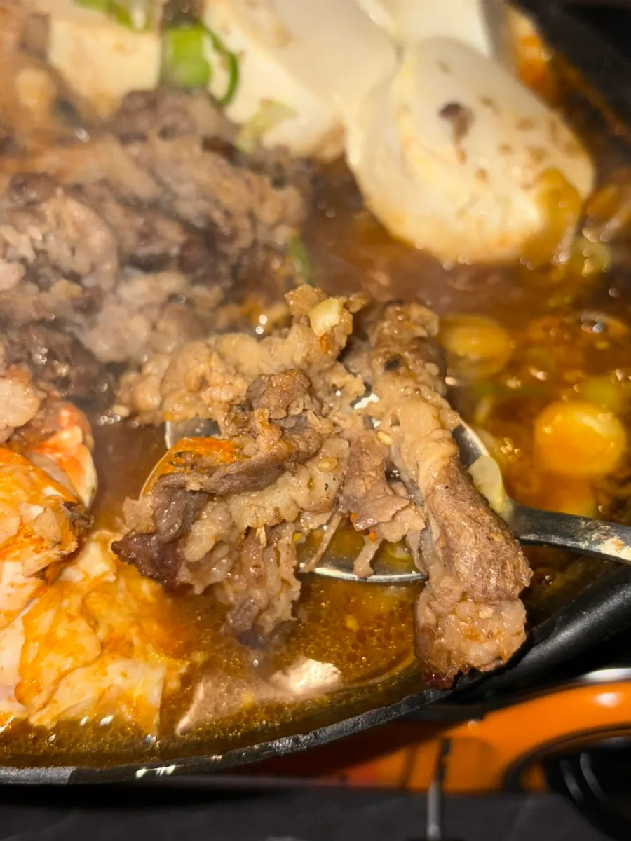 Red mussels and beef belly pulled from the hot pot