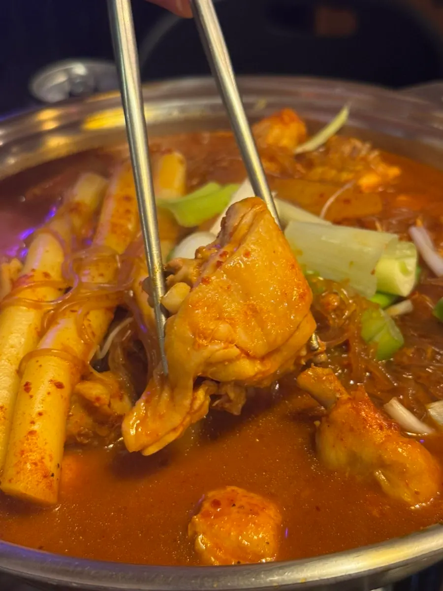 Dakdoritang with rice cake, glass noodles, and scallion