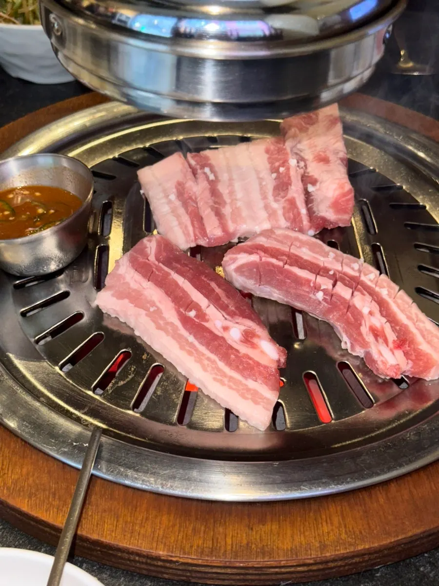 Fresh and marinated ribs spread