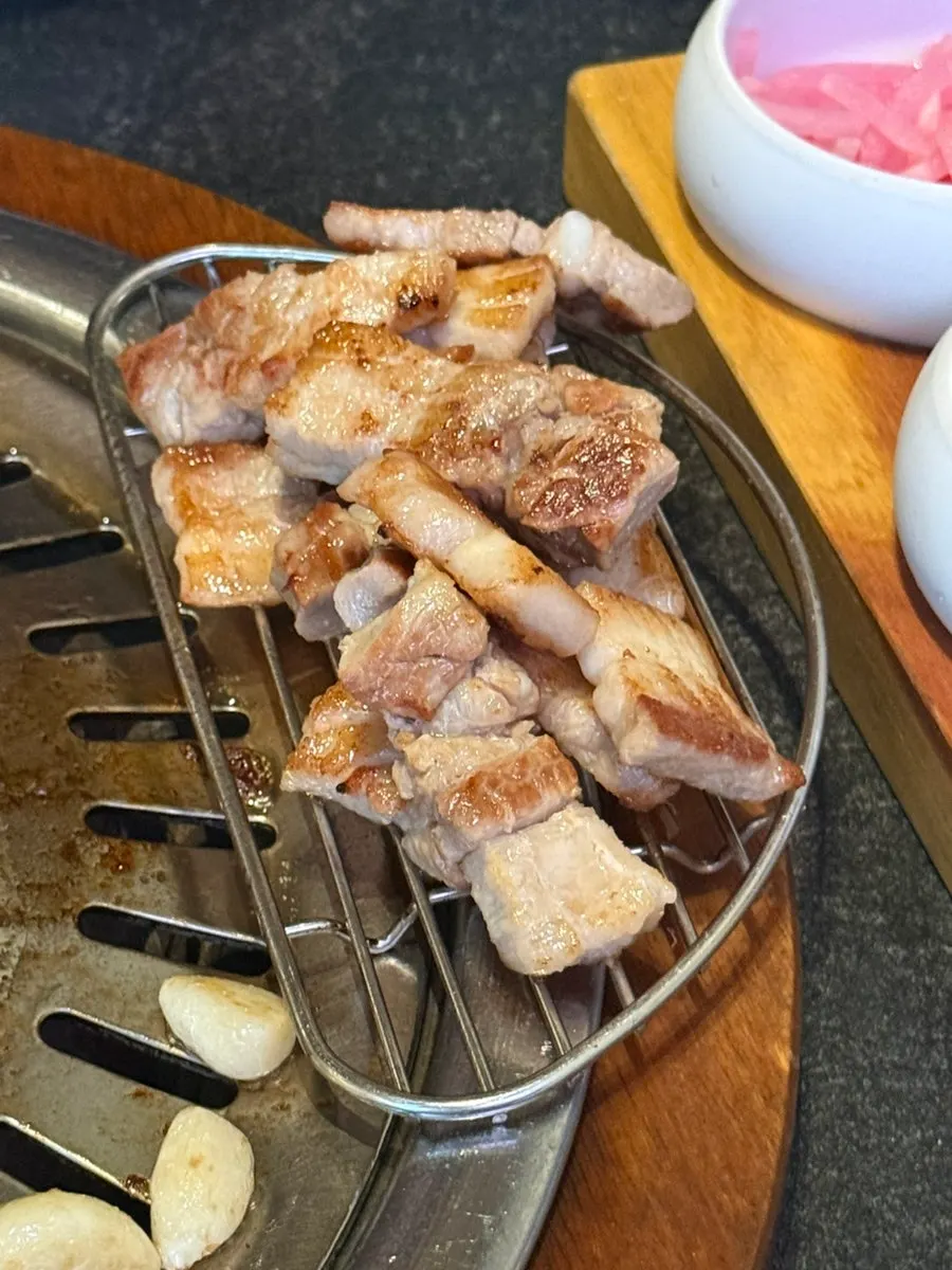 Charcoal-grilled ribs meal