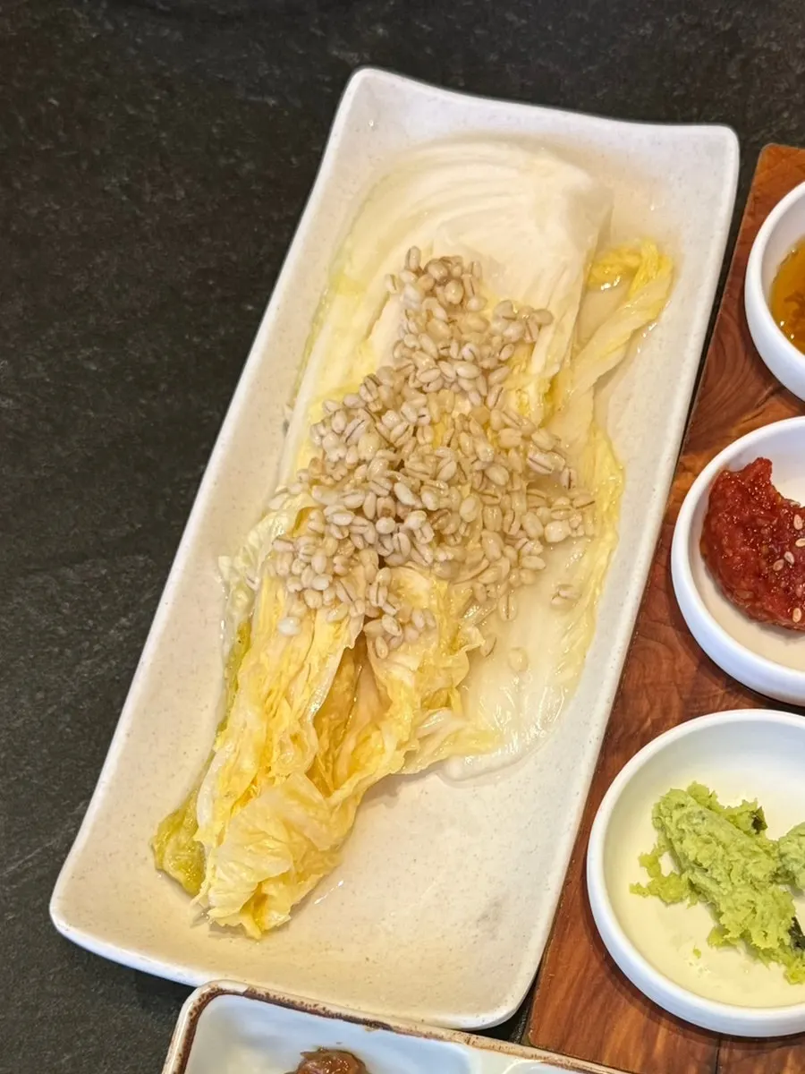 Barley white kimchi with meat