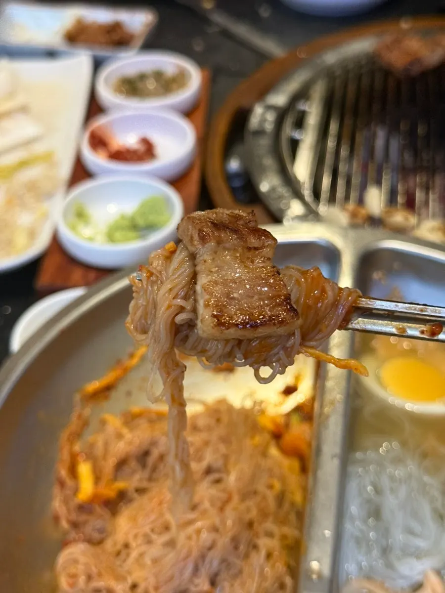 Self-service bar for extra side dishes