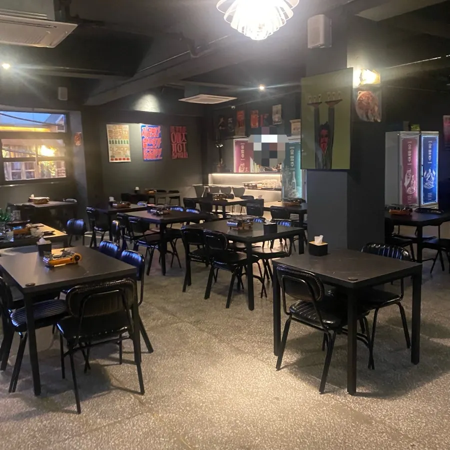 Mirror area in front of the Yuumangju Seomyeon Branch entrance