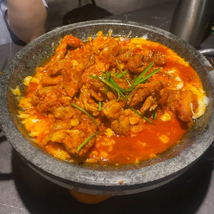 Nutty cheese and spicy-seasoned chicken bar food