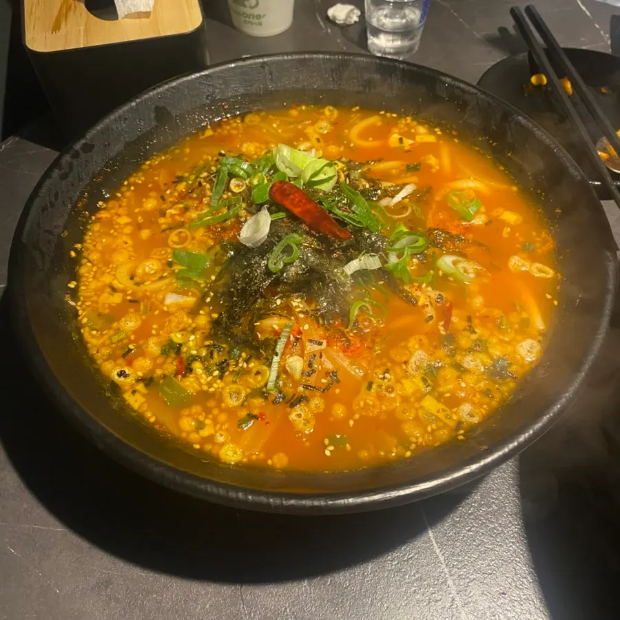 Spicy chicken bar food eaten with garlic bread