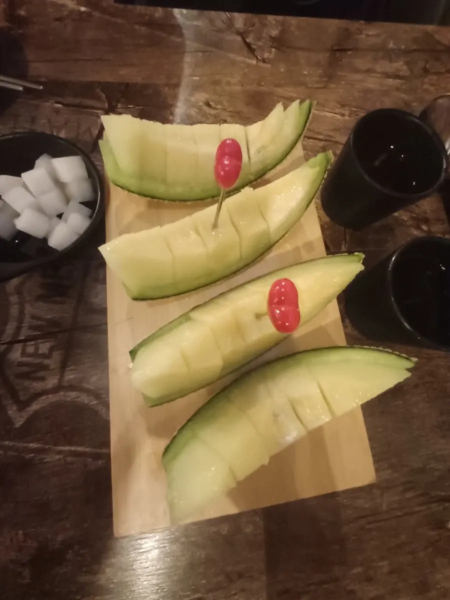 과일 안주로 나온 메론