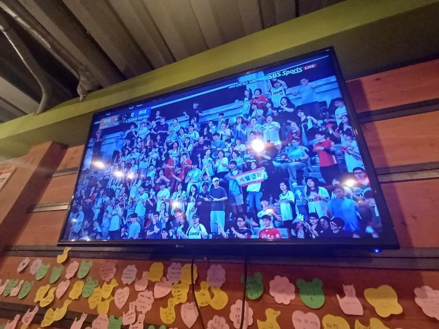 알새우칩과 치킨무 기본 안주
