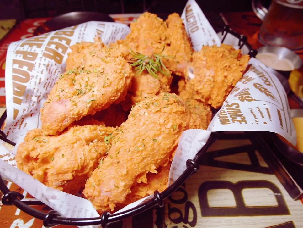 Crispy chicken with wavy, textured batter