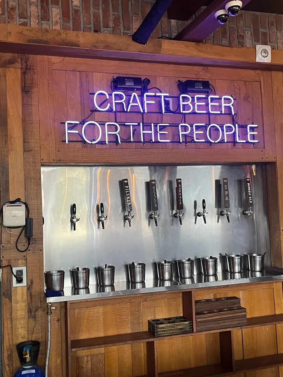 Several varieties of Hans craft beer