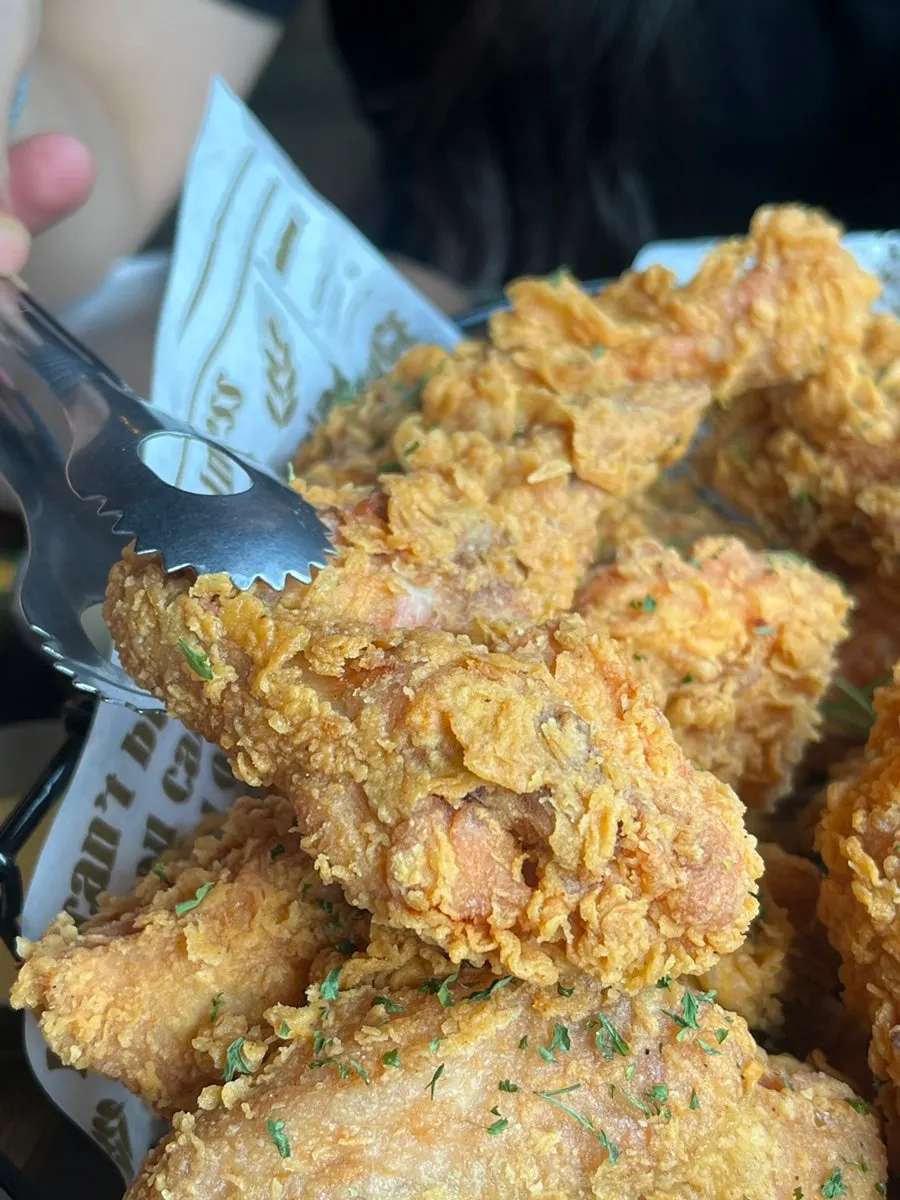 Mustard sauce and crispy chicken