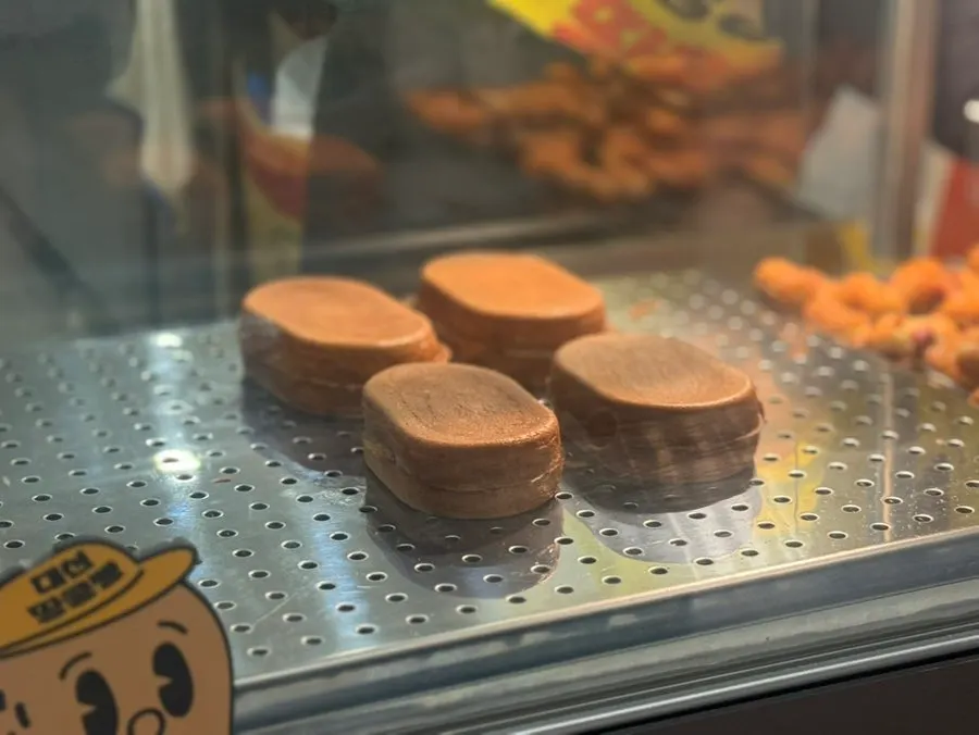Display case where peanut bread is hand-counted and packed