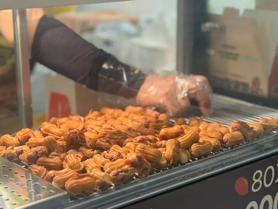 Clean peanut bread display case and packaging process