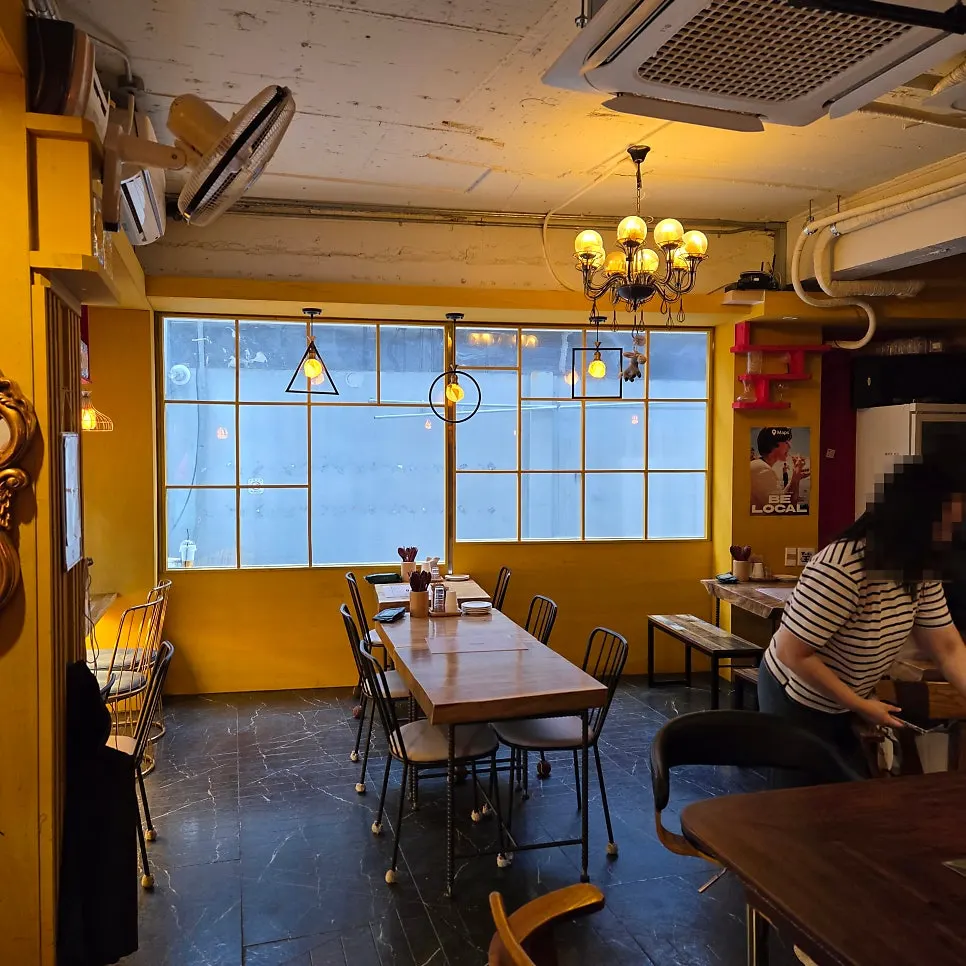 데판킹 내부 좌석과 바 자리