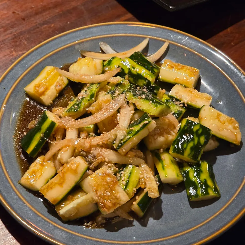 오이탕탕이와 함께 차려진 술상