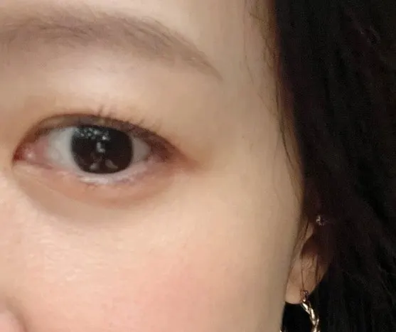 짱짱하게 올라간 속눈썹 컬 모습