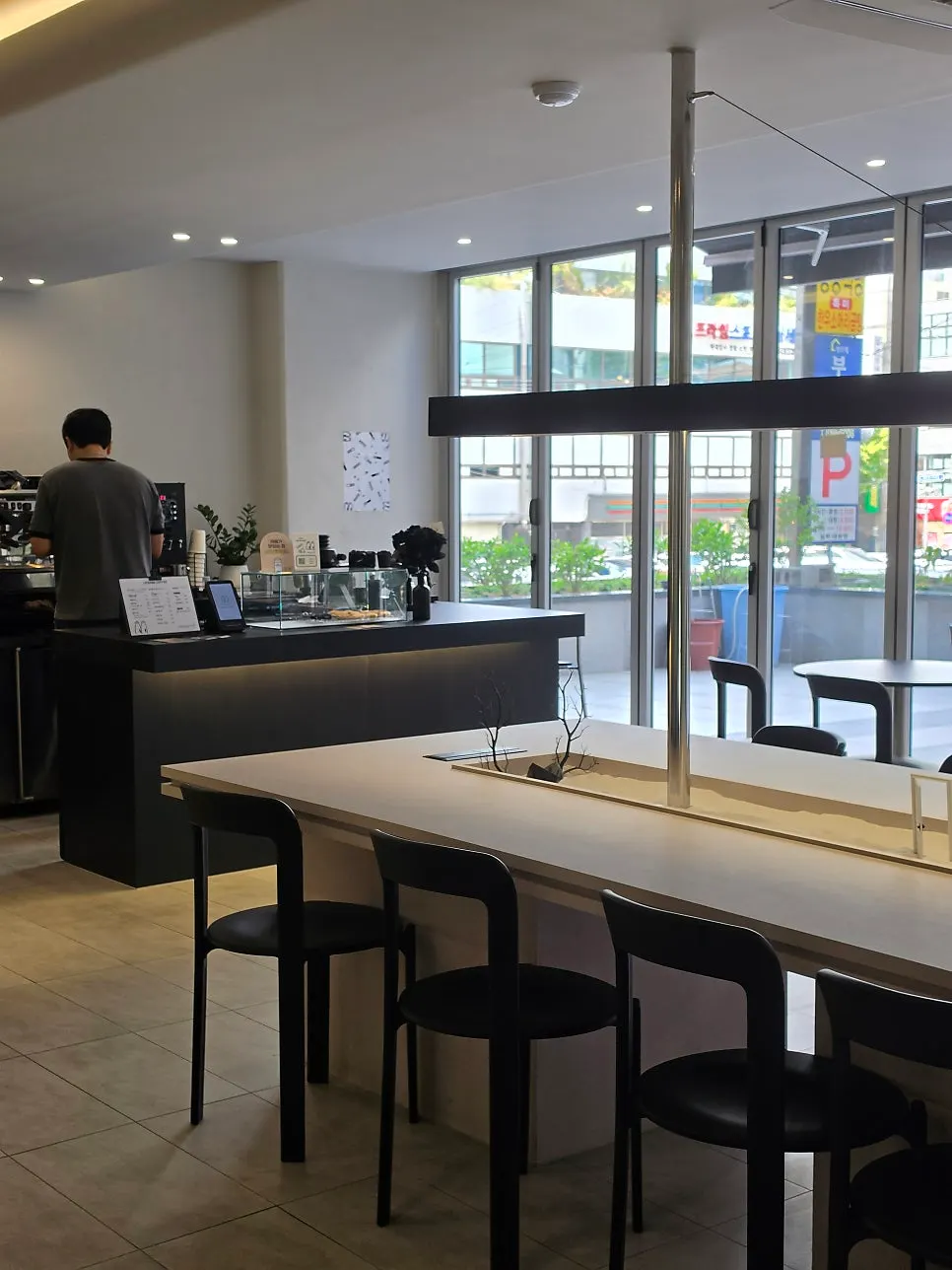 Café seating with a high chair