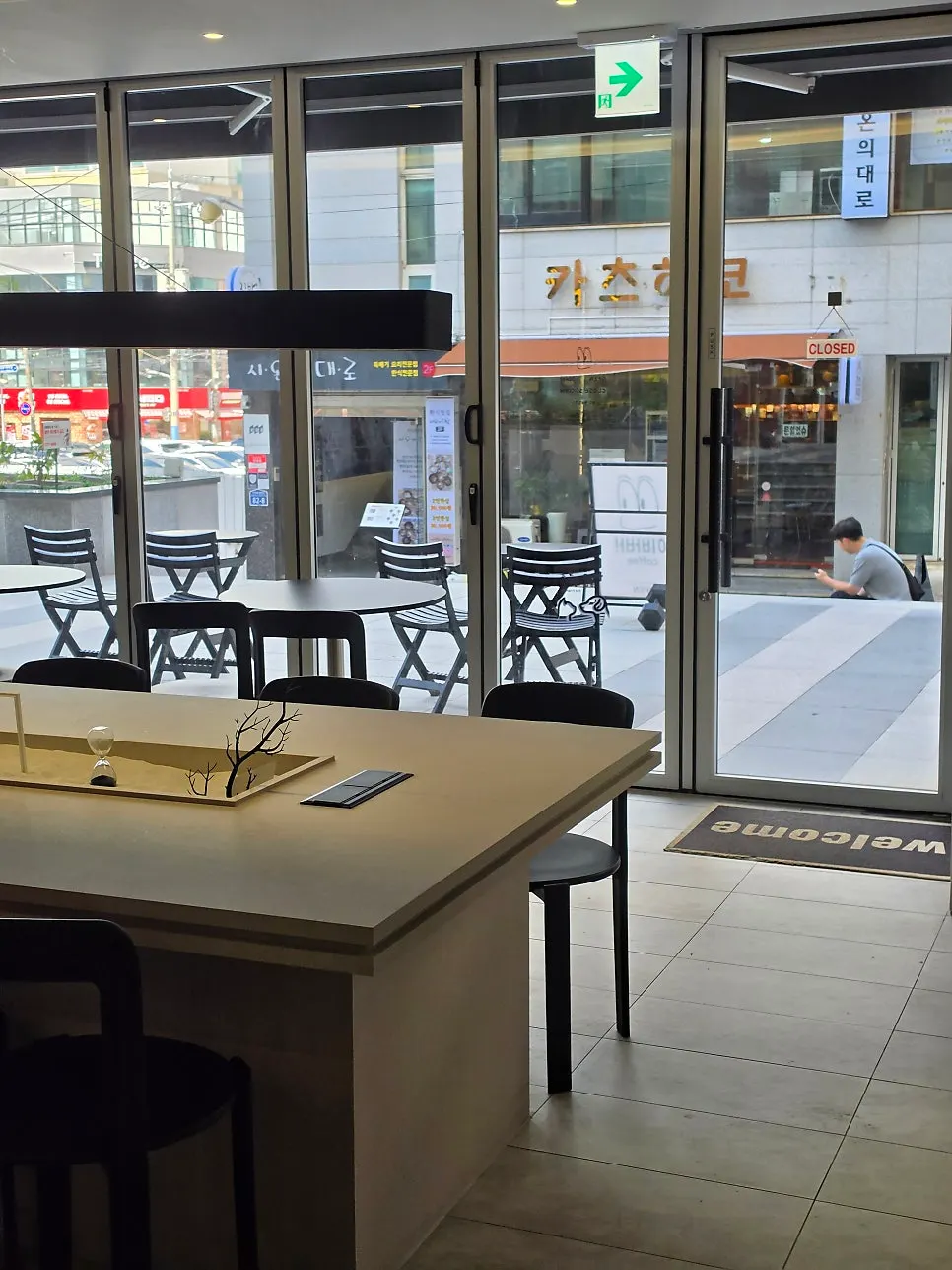 Pet-friendly café space