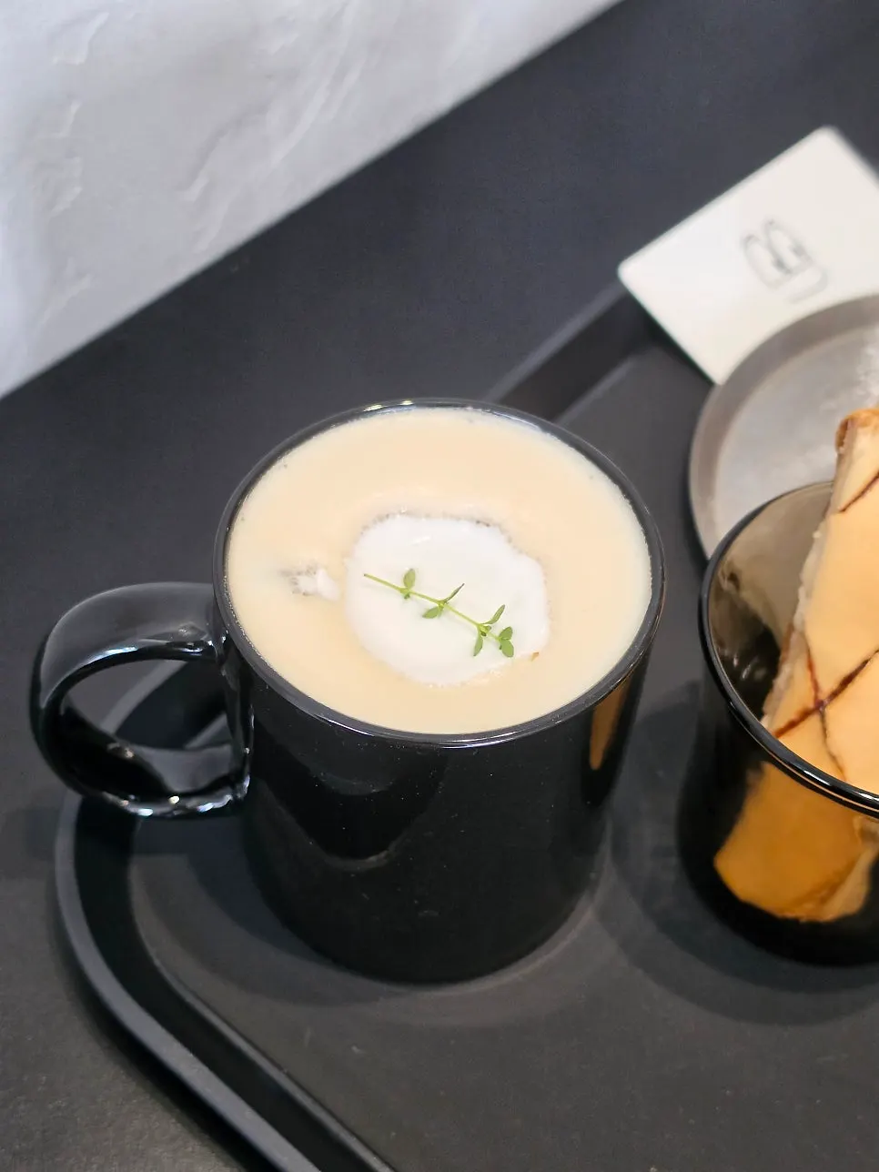 Americano, milk tea, and Nunettine