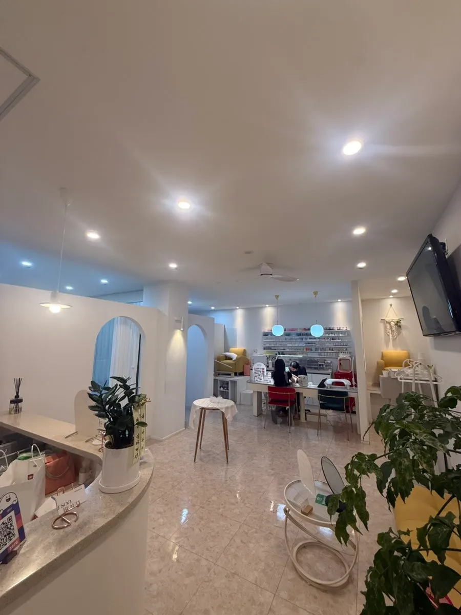 Clean interior of the Jsu Beauty salon