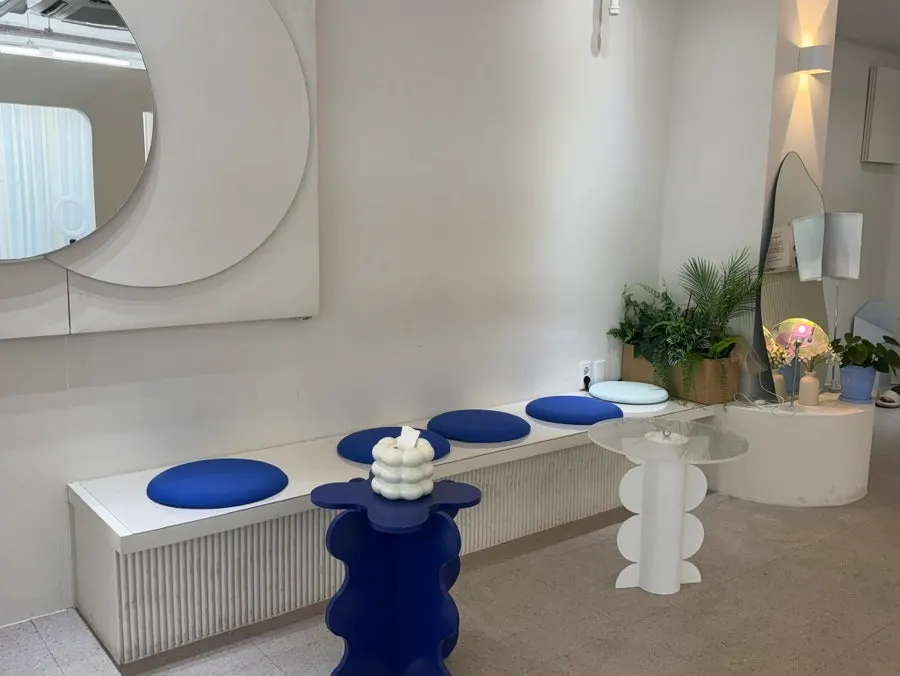 Tastefully decorated, spacious shop interior