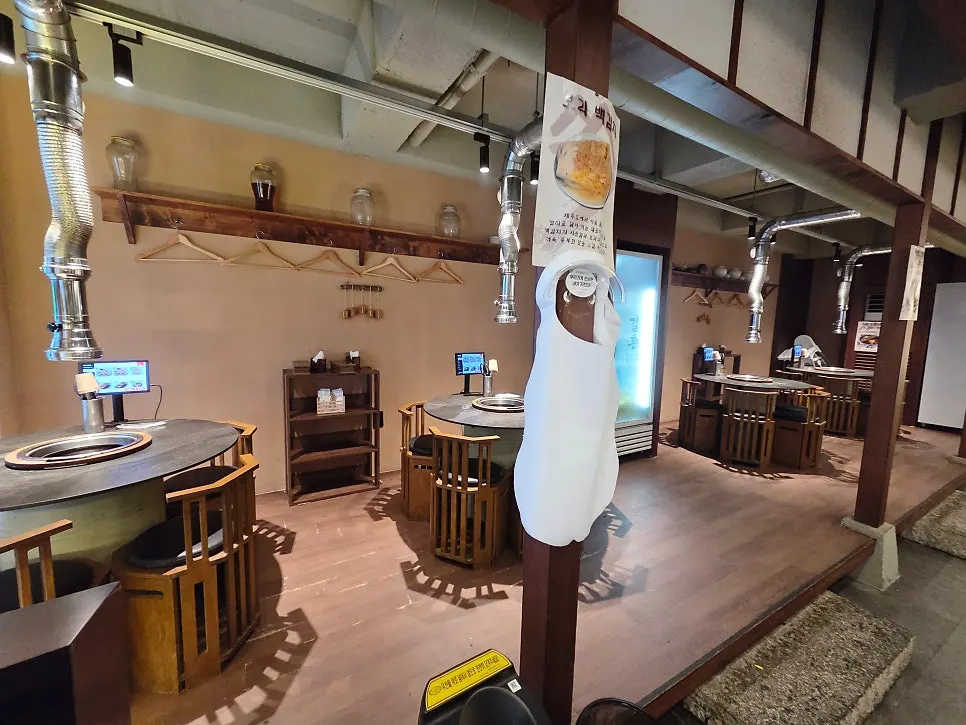 Inside Gilchon Sutbul Galbi Seomyeon Main Branch