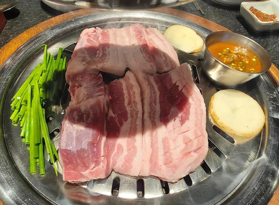 Fresh ribs served with grilled vegetables