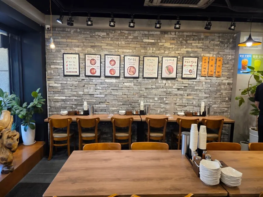 강갈비탕 서면점 테이블석 내부