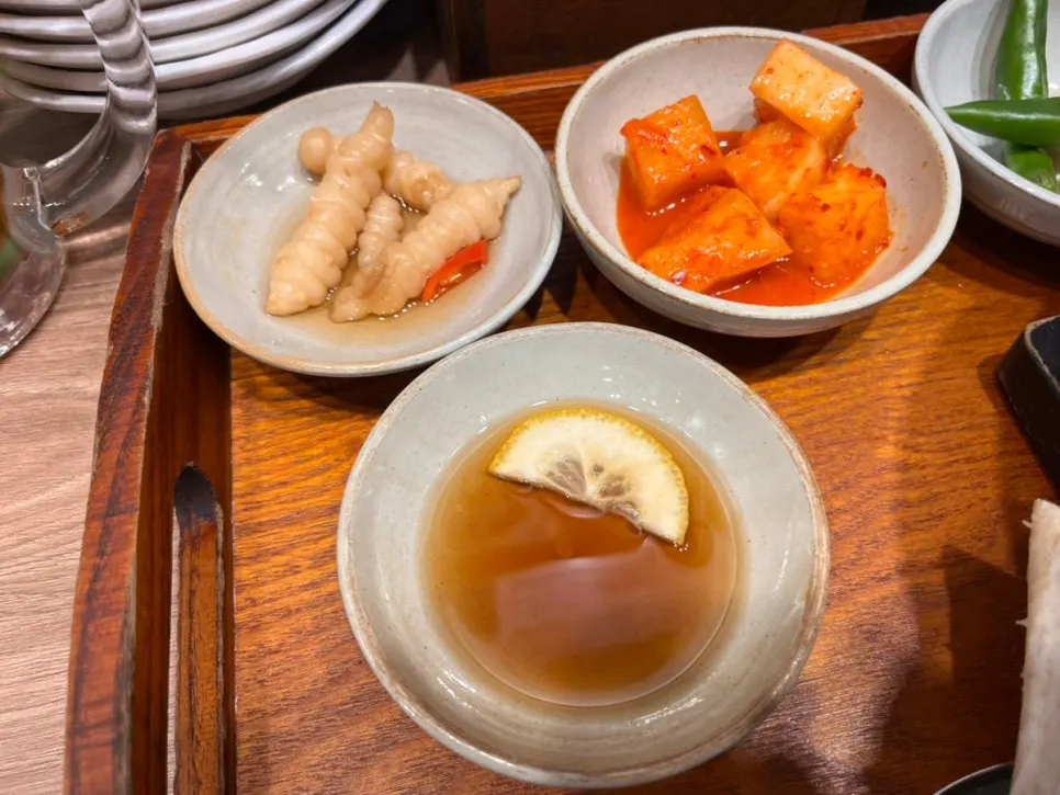 미니 공기밥이 포함된 갈비국수 상차림