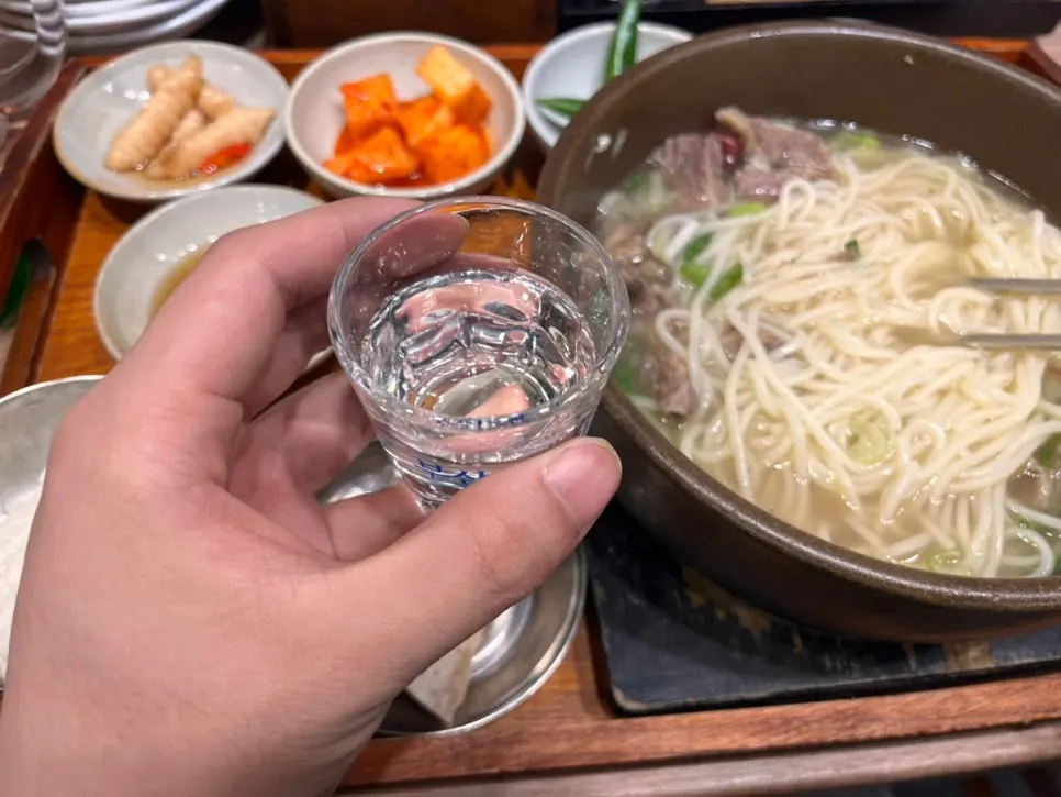 뼈에서 발라낸 갈빗살과 특제 소스