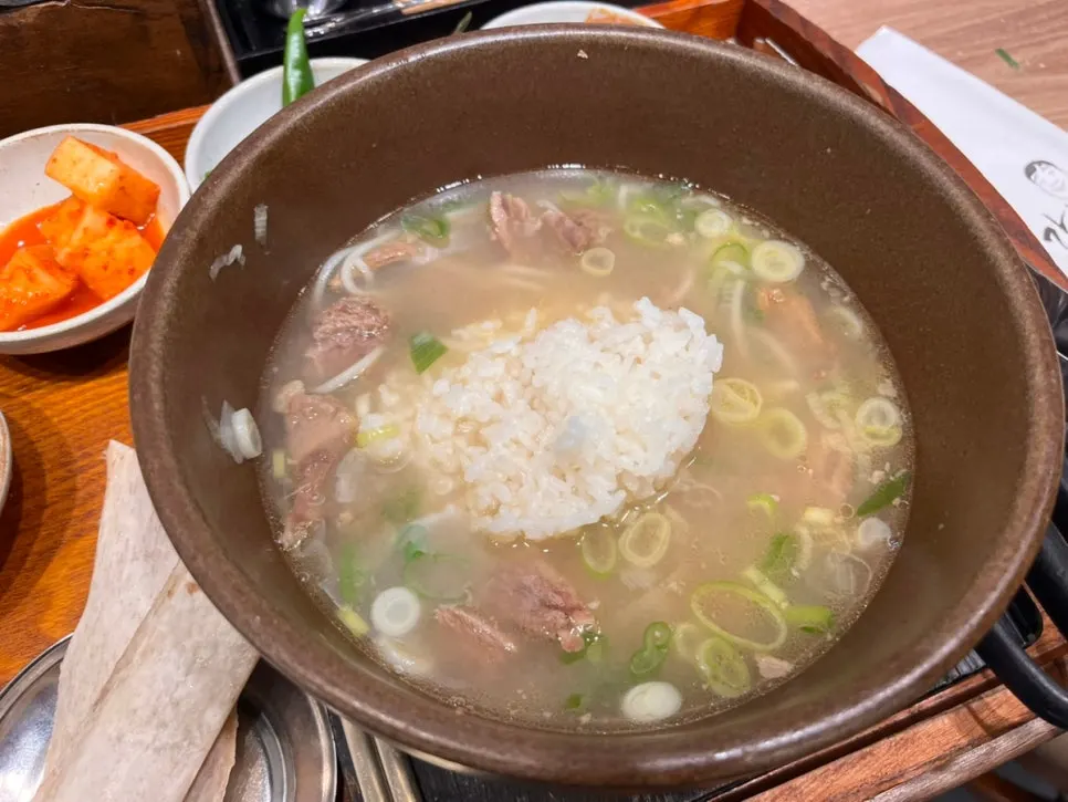 갈비국수에 곁들인 소주 한 잔